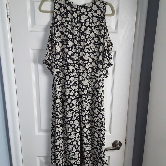 New with Tag Ralph Lauren Navy Floral Cold Shoulder Dress Size 10 - Picture 6 of 10